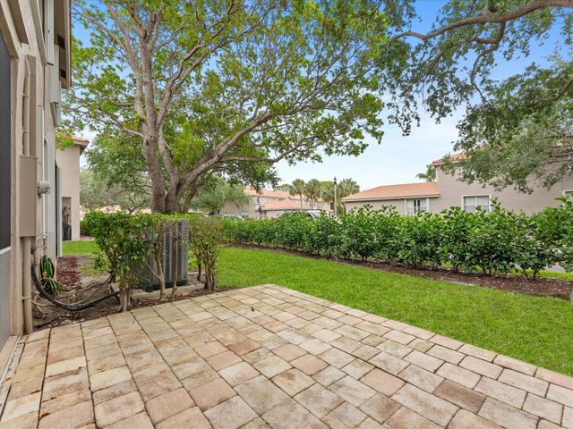 10240 Via Hibiscus 4, Boca Raton, FL 33428