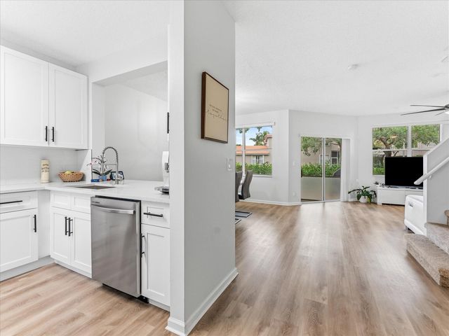 10240 Via Hibiscus 4, Boca Raton, FL 33428