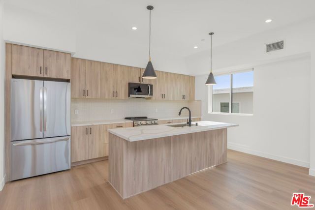 12706 Pacific Avenue, Los Angeles, CA 90066