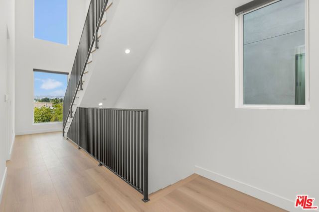 12706 Pacific Avenue, Los Angeles, CA 90066