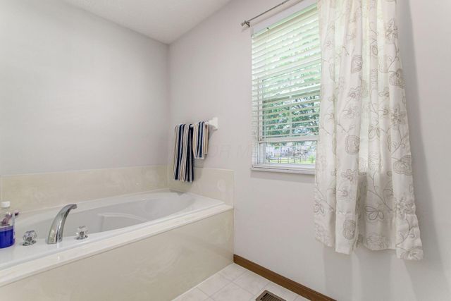 983 Wallace Drive, Delaware, OH 43015