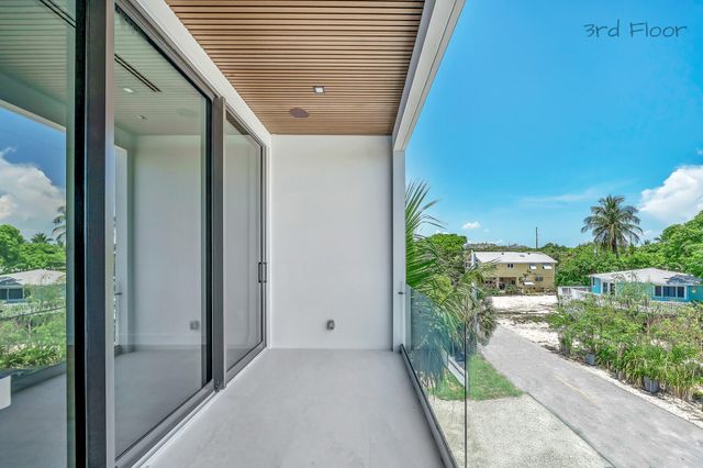 16 Seaside Avenue, Key Largo, FL 33037