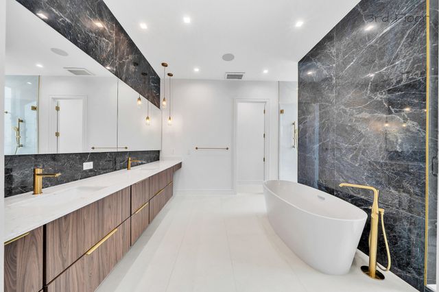 16 Seaside Avenue, Key Largo, FL 33037