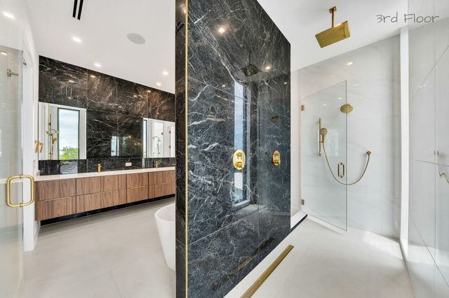 16 Seaside Avenue, Key Largo, FL 33037