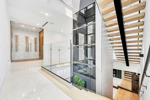 16 Seaside Avenue, Key Largo, FL 33037