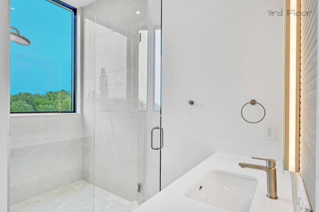 16 Seaside Avenue, Key Largo, FL 33037