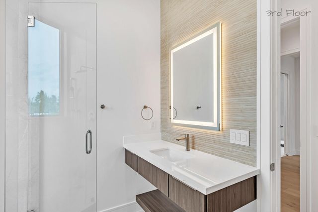 16 Seaside Avenue, Key Largo, FL 33037