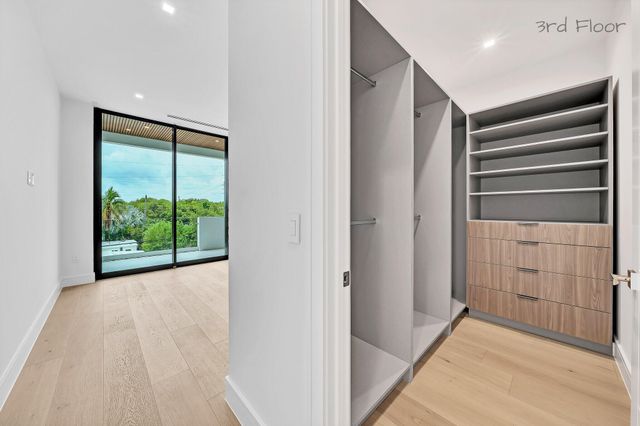 16 Seaside Avenue, Key Largo, FL 33037