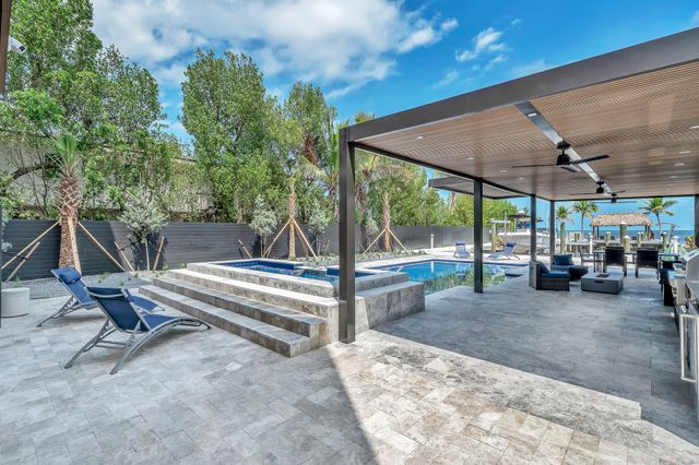 16 Seaside Avenue, Key Largo, FL 33037