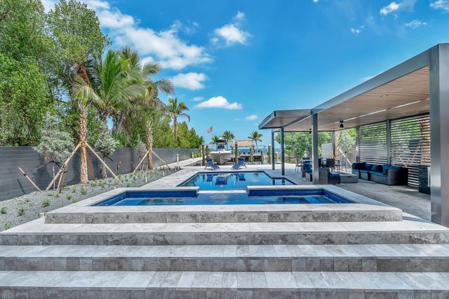 16 Seaside Avenue, Key Largo, FL 33037