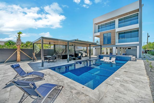 16 Seaside Avenue, Key Largo, FL 33037