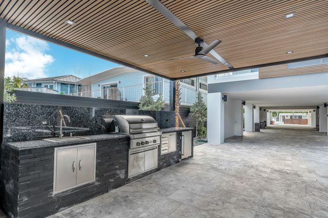 16 Seaside Avenue, Key Largo, FL 33037