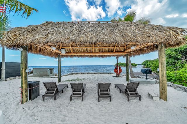 16 Seaside Avenue, Key Largo, FL 33037