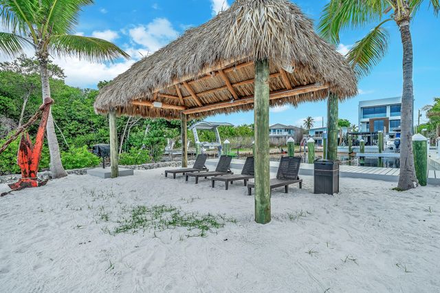 16 Seaside Avenue, Key Largo, FL 33037