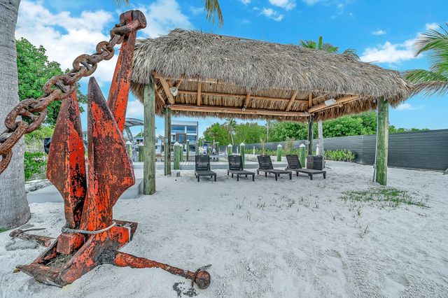 16 Seaside Avenue, Key Largo, FL 33037