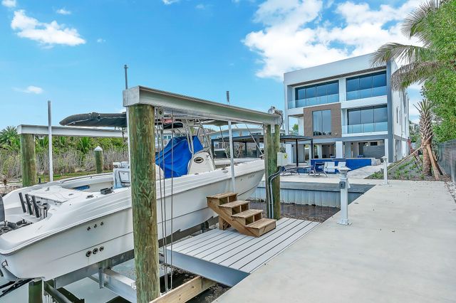 16 Seaside Avenue, Key Largo, FL 33037