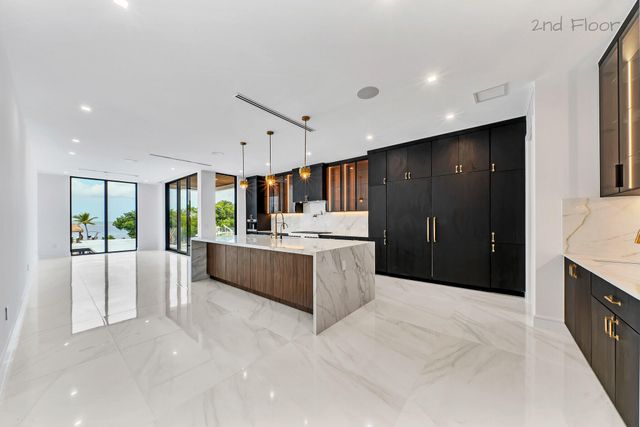 16 Seaside Avenue, Key Largo, FL 33037