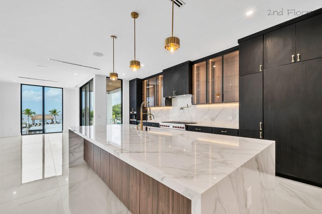 16 Seaside Avenue, Key Largo, FL 33037