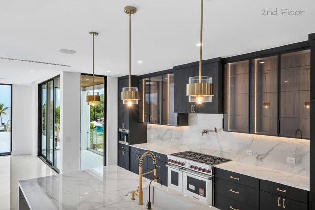 16 Seaside Avenue, Key Largo, FL 33037