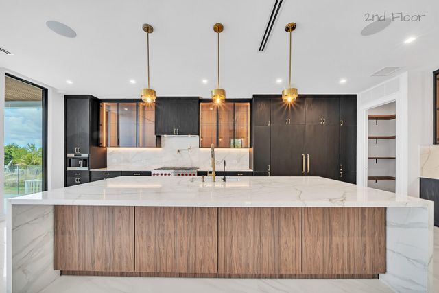 16 Seaside Avenue, Key Largo, FL 33037