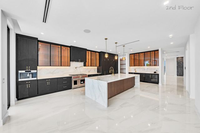 16 Seaside Avenue, Key Largo, FL 33037