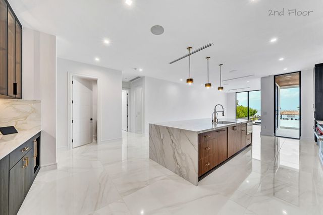 16 Seaside Avenue, Key Largo, FL 33037