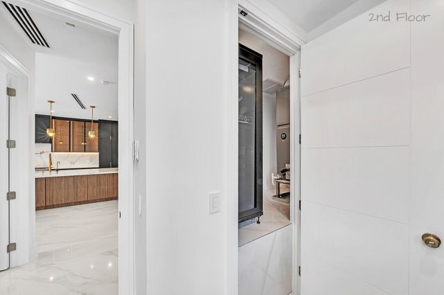 16 Seaside Avenue, Key Largo, FL 33037