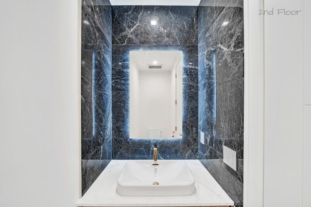 16 Seaside Avenue, Key Largo, FL 33037