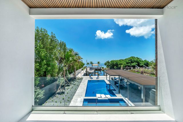 16 Seaside Avenue, Key Largo, FL 33037