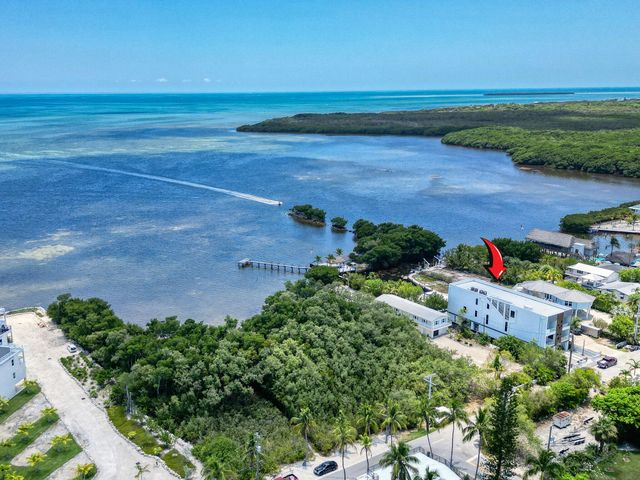 16 Seaside Avenue, Key Largo, FL 33037