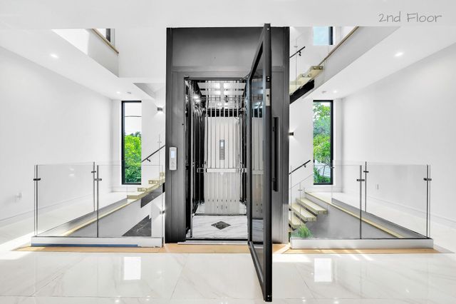 16 Seaside Avenue, Key Largo, FL 33037