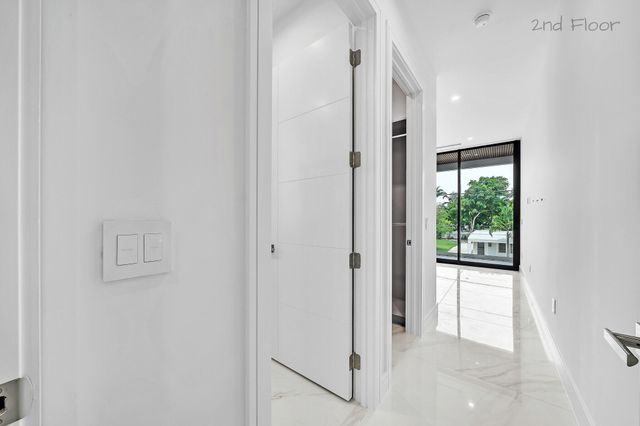 16 Seaside Avenue, Key Largo, FL 33037