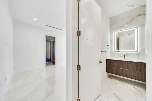 16 Seaside Avenue, Key Largo, FL 33037