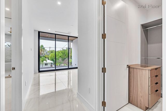 16 Seaside Avenue, Key Largo, FL 33037