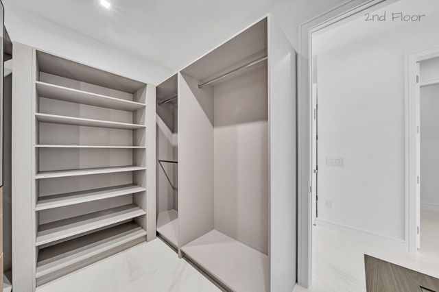 16 Seaside Avenue, Key Largo, FL 33037