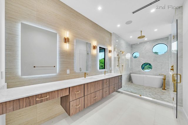 16 Seaside Avenue, Key Largo, FL 33037