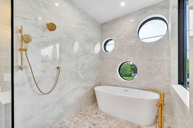 16 Seaside Avenue, Key Largo, FL 33037