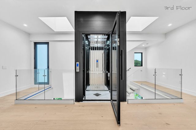 16 Seaside Avenue, Key Largo, FL 33037