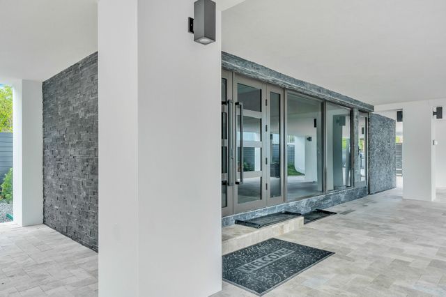 16 Seaside Avenue, Key Largo, FL 33037