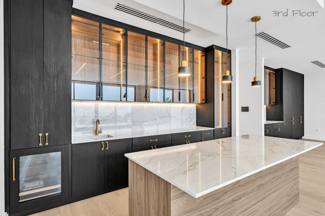 16 Seaside Avenue, Key Largo, FL 33037