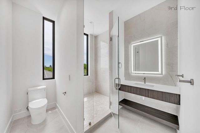 16 Seaside Avenue, Key Largo, FL 33037