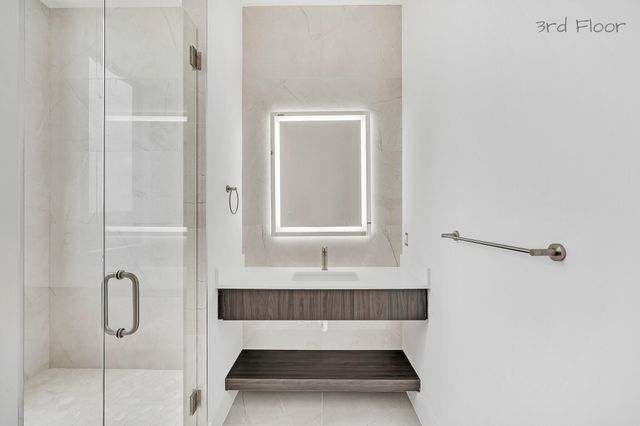 16 Seaside Avenue, Key Largo, FL 33037