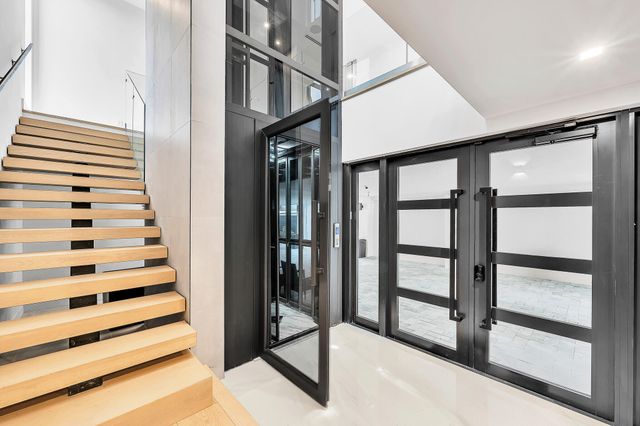 16 Seaside Avenue, Key Largo, FL 33037