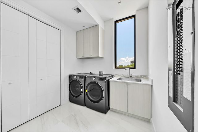 16 Seaside Avenue, Key Largo, FL 33037