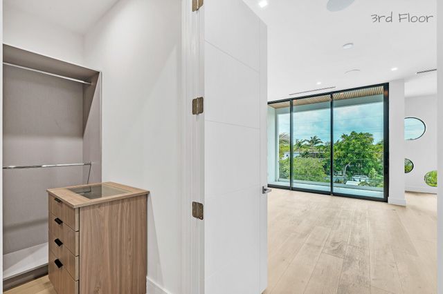 16 Seaside Avenue, Key Largo, FL 33037