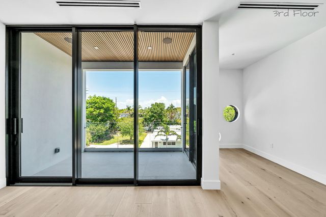 16 Seaside Avenue, Key Largo, FL 33037