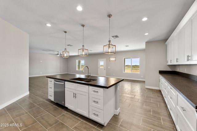 6897 W APPALOOSA Trail, Coolidge, AZ 85128