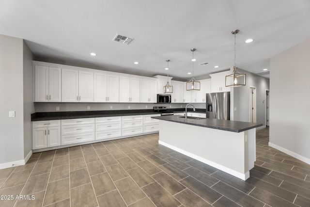 6897 W APPALOOSA Trail, Coolidge, AZ 85128