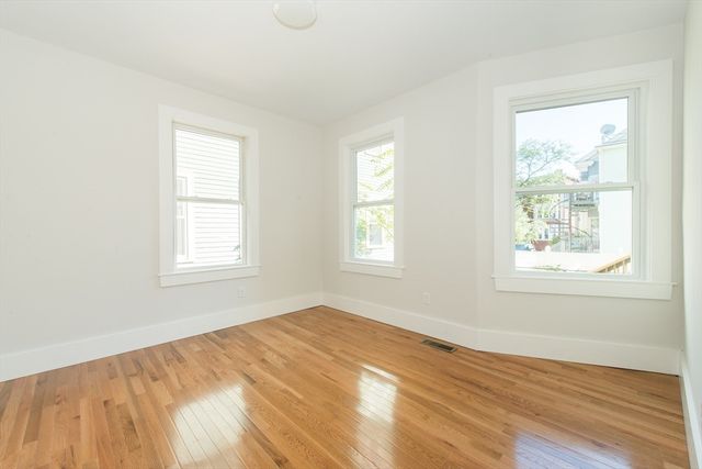 16 Suffolk Street 1, Cambridge, MA 02139