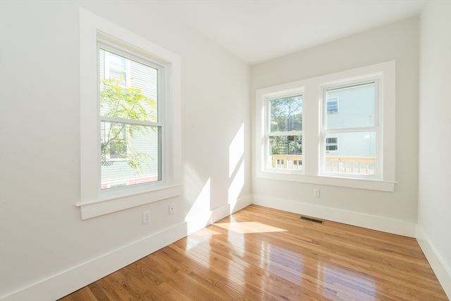 16 Suffolk Street 1, Cambridge, MA 02139